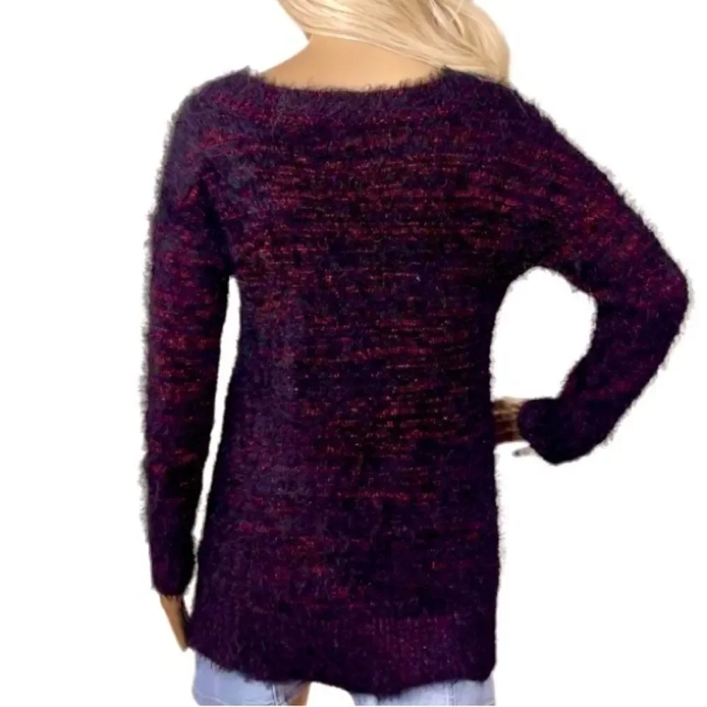Rock and Republic Textured Metallic V Neck Sweater in Black/Burgundy Women’s M